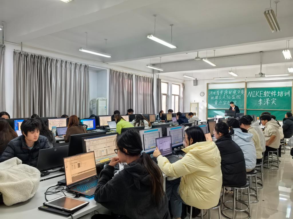 丹華水利專家李澤實來校授課，MIKE軟件培訓助力水利環境技術創新